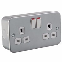 KnightsBridge 13A 2G Twin 230V Metal Clad UK 3 Switched Electric Wall Socket